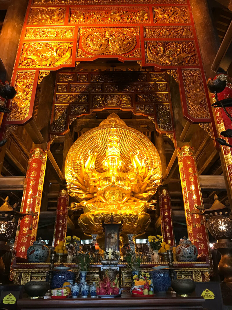 Interior de un templo.