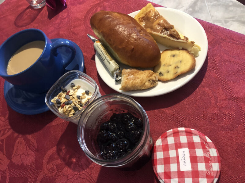 Desayuno de productos caseros.