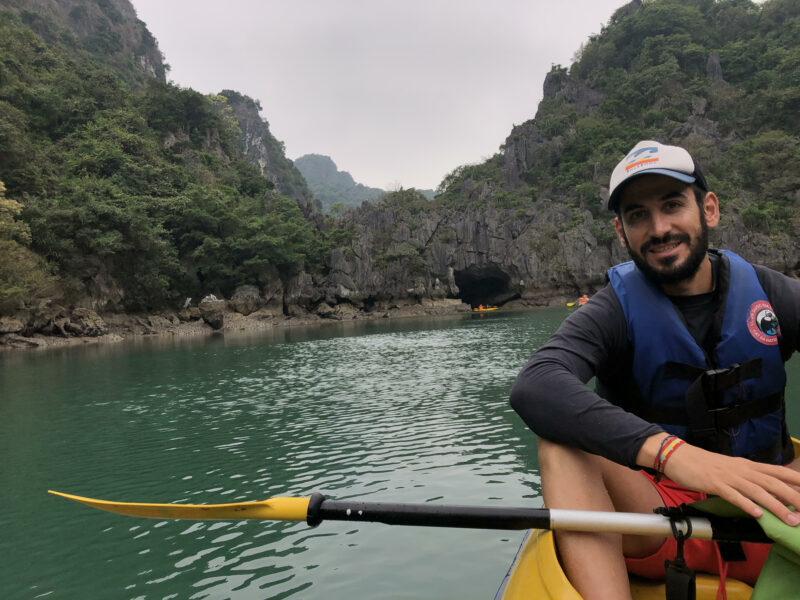 Kayak en la Bahía de Ha-Long.