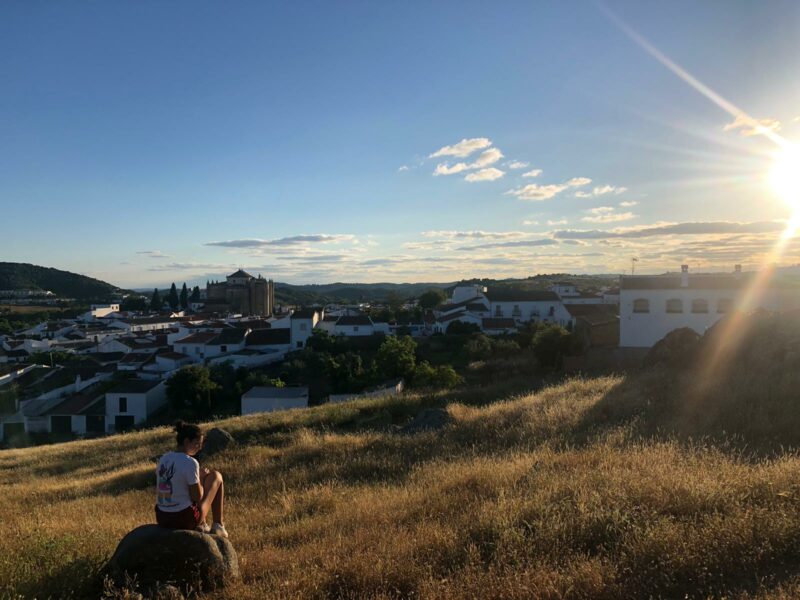 Atardecer en el sendero de las Laderas. Escapada rural a la Sierra Norte