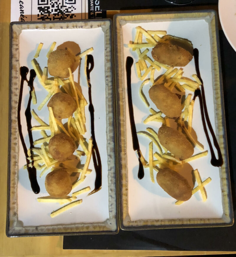 Croquetas de cabrales/ compango.